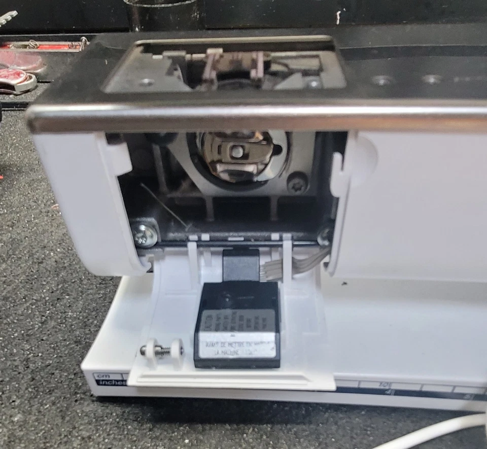 Máquina de coser Bernina Artista 730 para piezas no funciona Foto 2 de 4