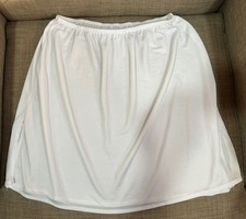 Vintage VASSARETTE White Half Slip Skirt 18  Size Medium Elastic Waist Side Slit