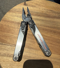 Leatherman Surge Black Oxide + Modryte Scalpe...