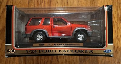 Vintage Redbox 1/24 Ford Explorer Diecast Model 68008 Red 2-Door SUV NIB