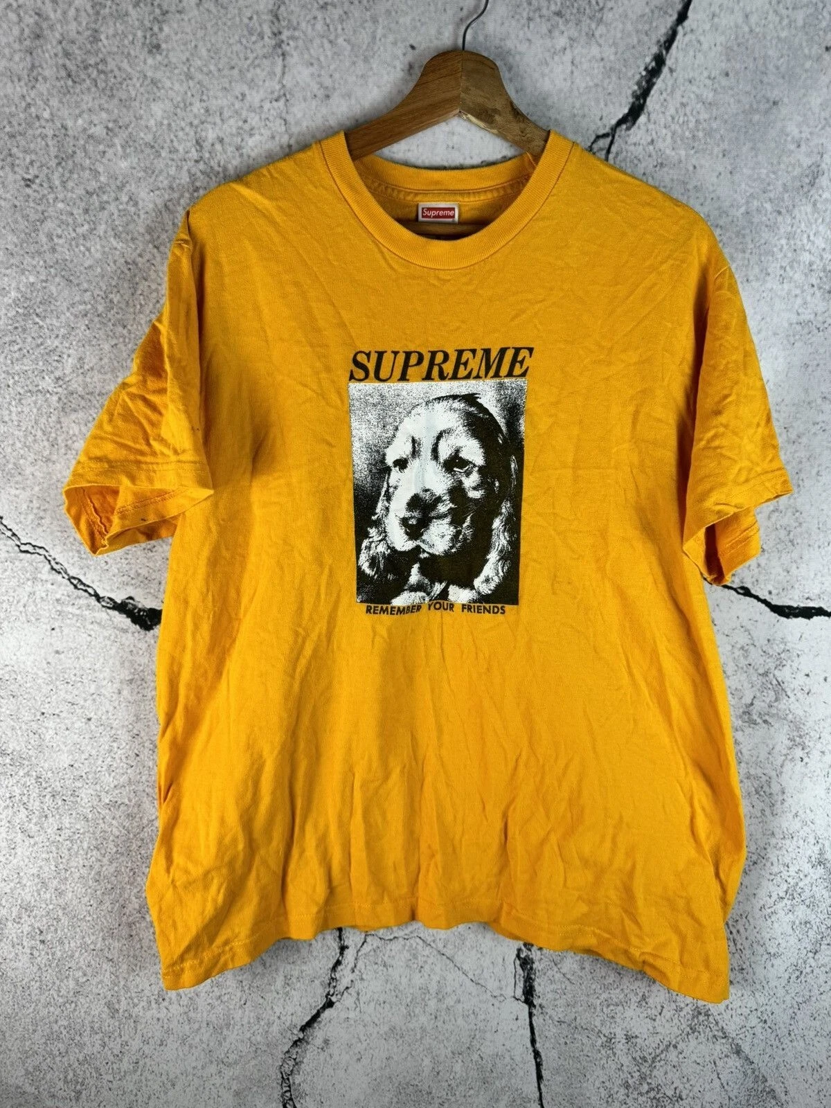 T shirt jaune FW18 Supreme Remember