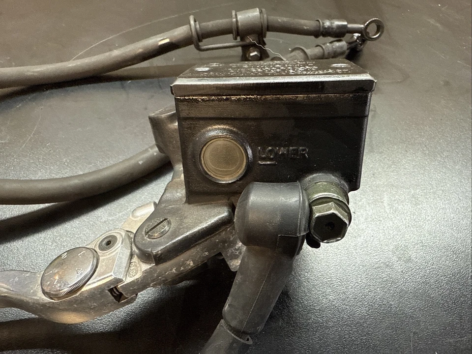 Cilindro maestro de freno delantero derecho Yamaha 2005 FJR1300 01-05 FZ1 OEM ¡FUNCIONA! (038) Foto 2 de 4