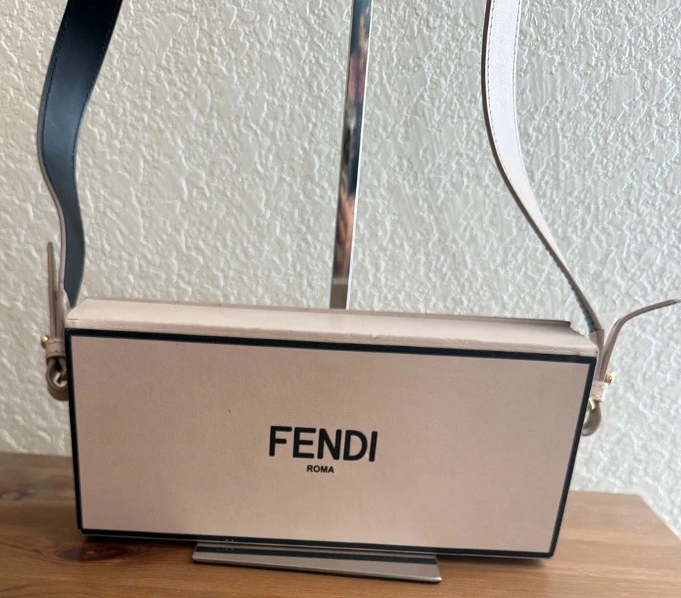 Caixa horizontal tiracolo couro rosa Fendi - Imagem 3 de 4