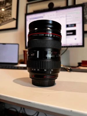 Canon 24-70mm f2.8L USM. Used. Good condition. Autofocus - Photo 1/3