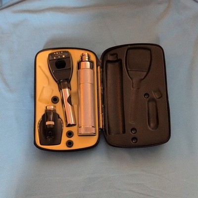 Welch Allyn 11600 Ophthalmoscope 18100 Retniascope Diagnostic Set w/ Handle Case
