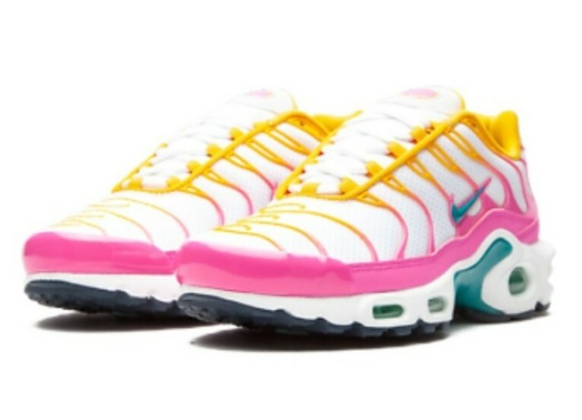 nike air max plus tropical twist