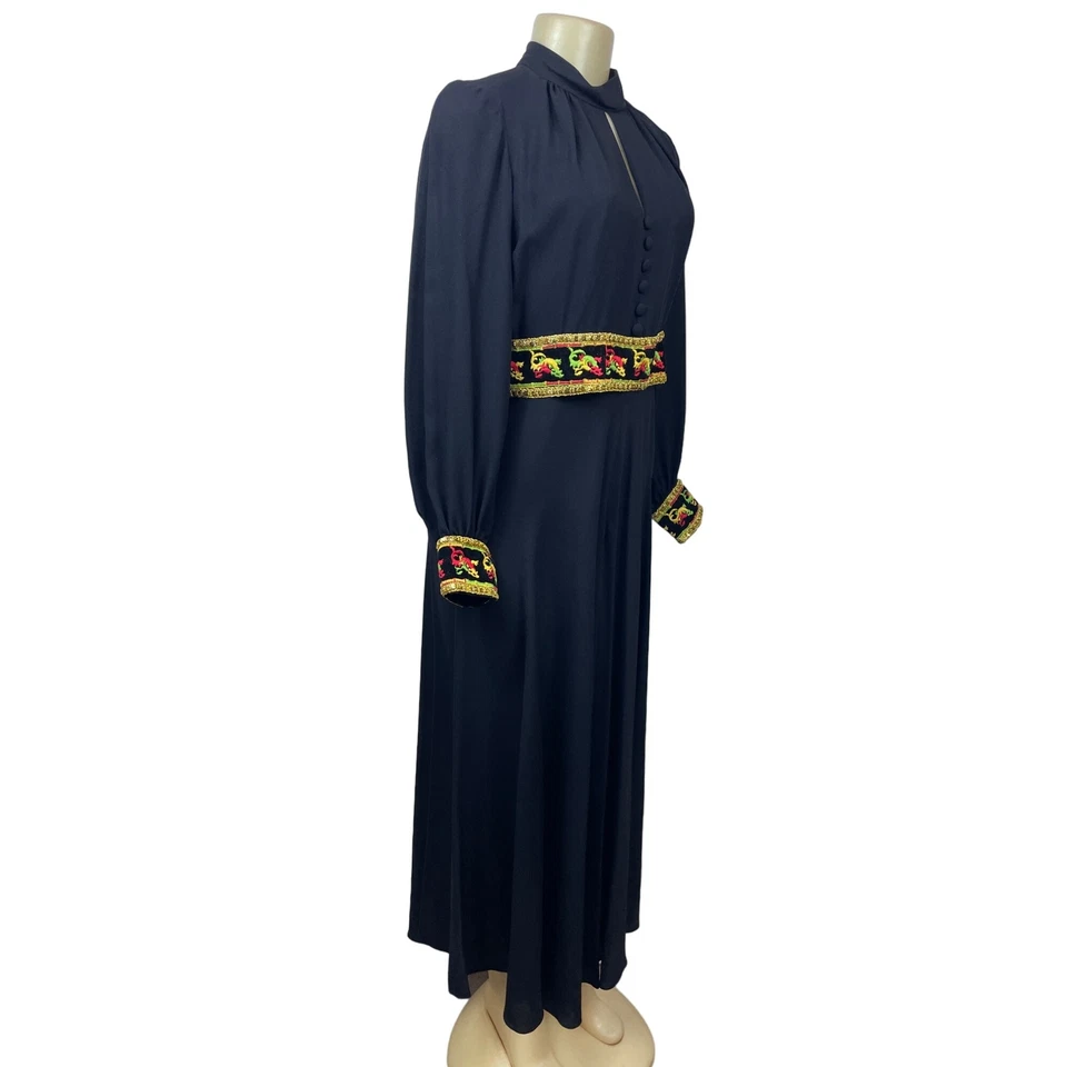 Vintage 1960s Ultra Wide Leg Women’s Black with Embroided Belt Jumpsuit Sz M - Image 3 of 4