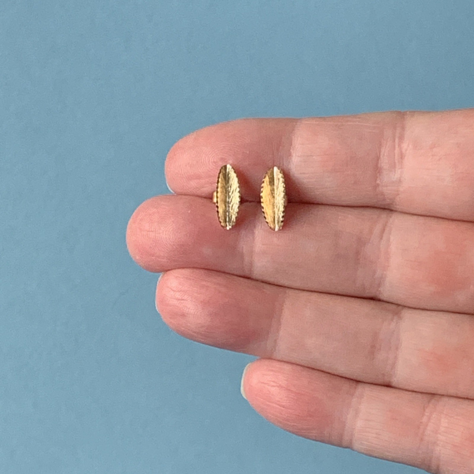 Vintage 9ct Solid Gold 375 Leaf Stud Earrings Dia… - image 7