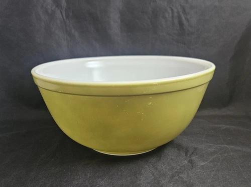 Vintage Pyrex Avocado Green 403 Mixing Bowl 2-1/2 QT MCM
