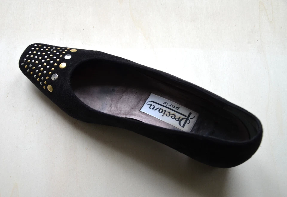 Ballerines daim noir avec clous dorés, pointure 39, bout carré, doublure cuir - Photo 3/4