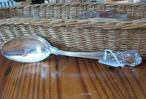68.9 grams STERLING SILVER CHANTILLY 8 1/2" SERVING SPOON Gorham estate vintage