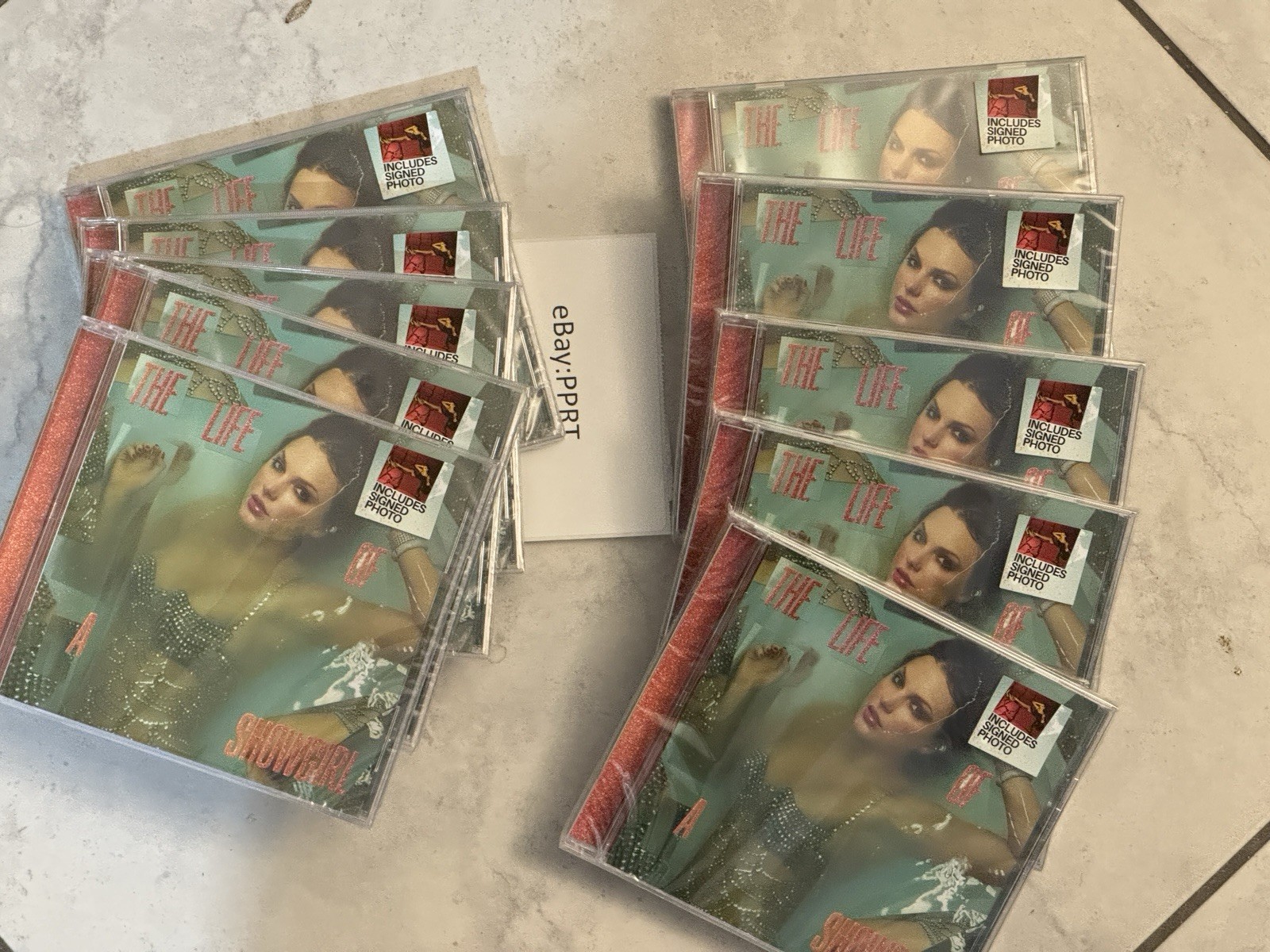 (10x) Taylor Swift The Life of a Showgirl CD + Hand Signed Photo 4 - IN HAND