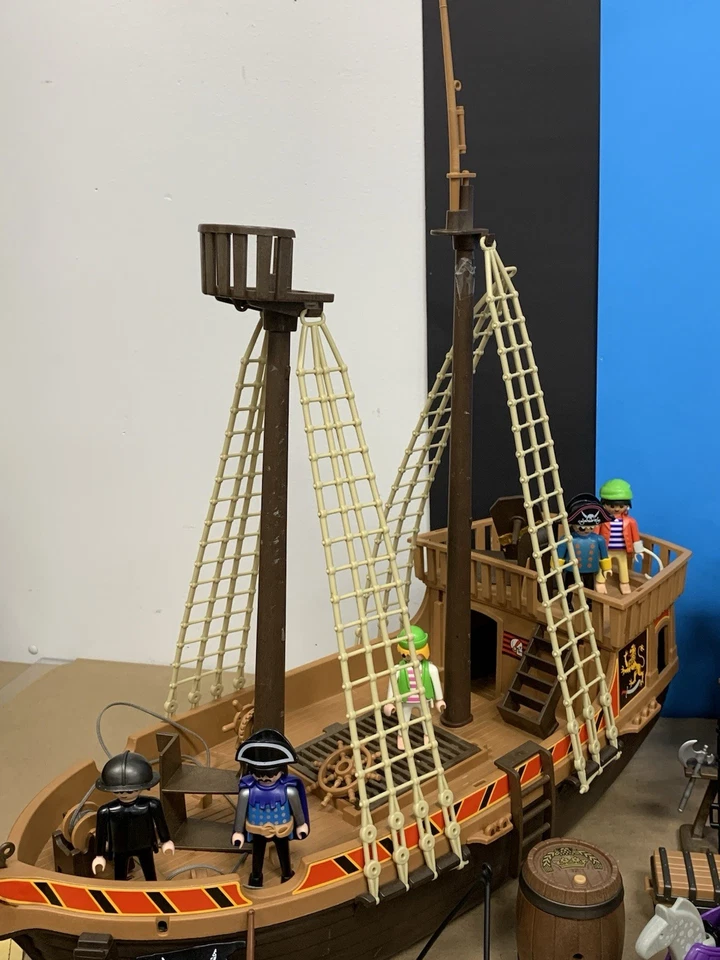 Huge Vintage Retired Mixed Medieval Pirate Ship Lot Playmobil Unimax Britains - Image 4 of 4