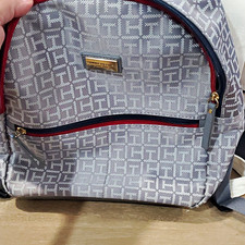 Zaino Tommy Hilfiger grigio monogramma chiusura zip ferramenta oro tasche interne