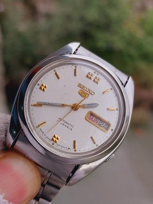 vintage Seiko 5 7009-3041 Automatic 17 Jewels men watch made in