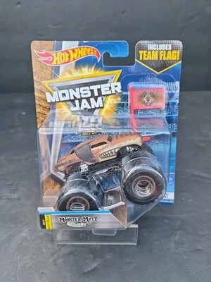 Hot Wheels Monster Jam 1/64 Monster Mutt With Team Flag MJ Dog Pound 1/5 New