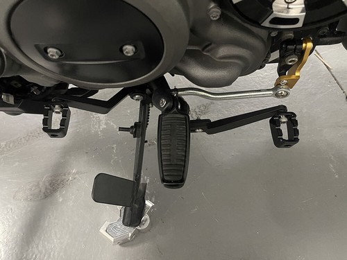 Pedales negros para Harley Nightster 975/RH975/RH 975 Special 2022-2024 - Imagen 3 de 7