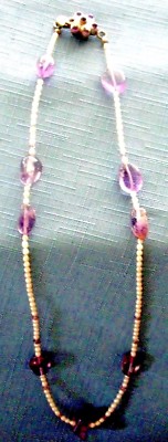 ATEMBERAUBENDE AMETHYST & PERLENKETTE - 9 AMETHYSTE - 20 1/4'' LÄNGE VON OFFENEM ENDE ZU ENDE