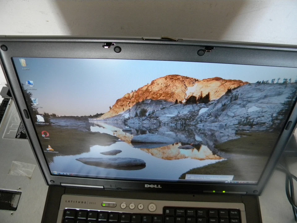 Batería nueva serie Dell Latitude D830 C2D 2,20 GHz 2 GB 500 GB XPP 1680x1050 DB9 Foto 3 de 4