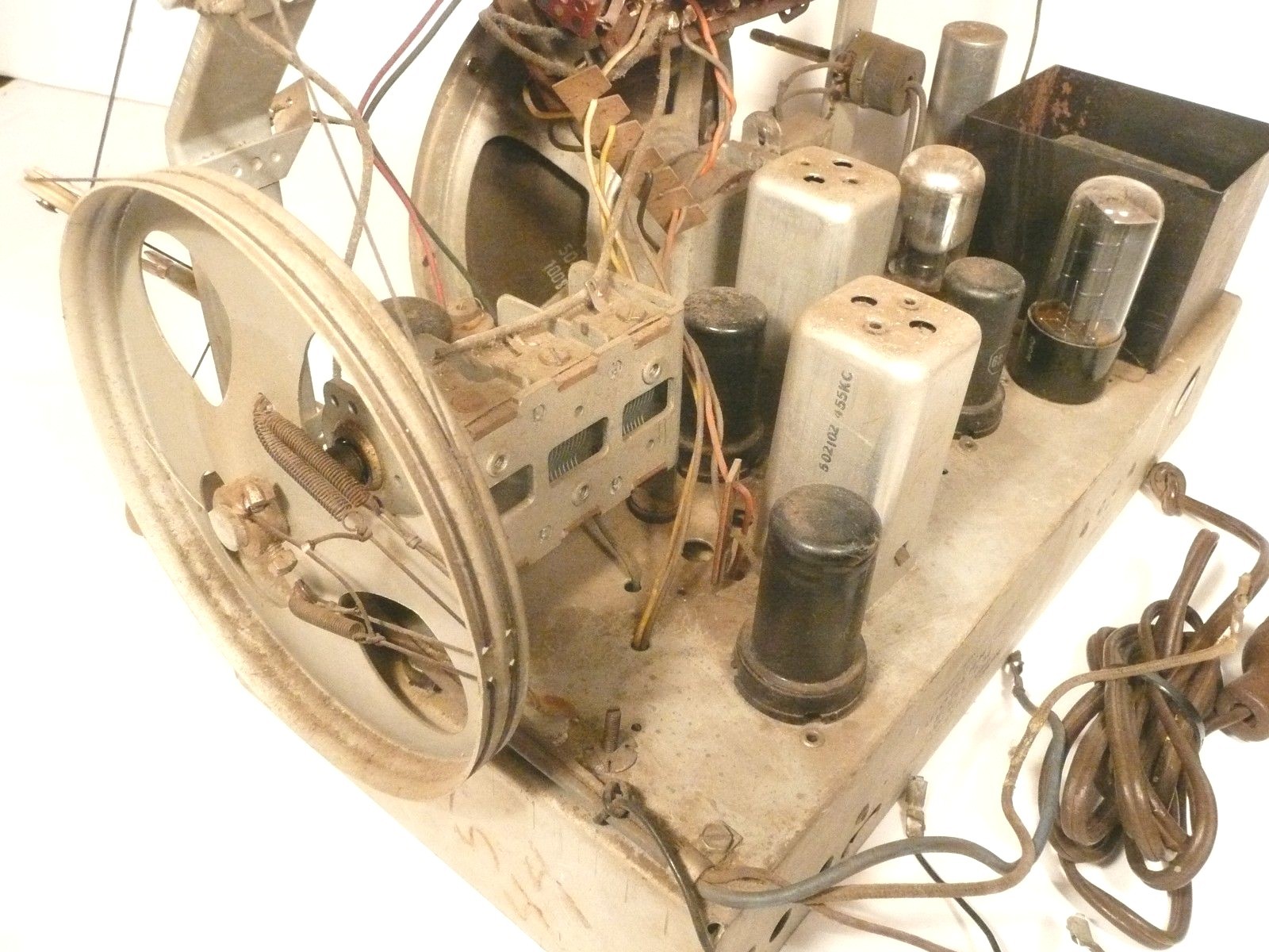 vintage WOOLAROC 33A TABLE TOP RADIO part Untested CHASSIS w/ All 7