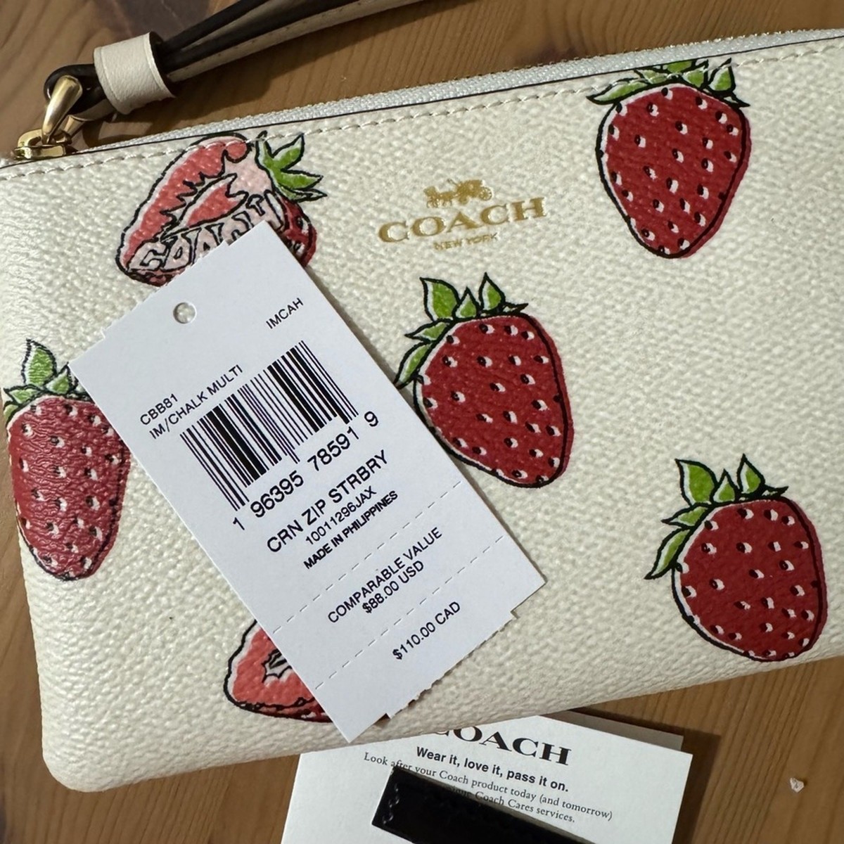 NWT 🍓Coach Corner Zip Wristlet With Strawberry Print | eBay