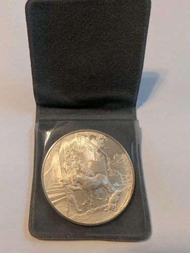 Sterling Silver Art Round 'Rembrandt' the Good Samaritan 66g