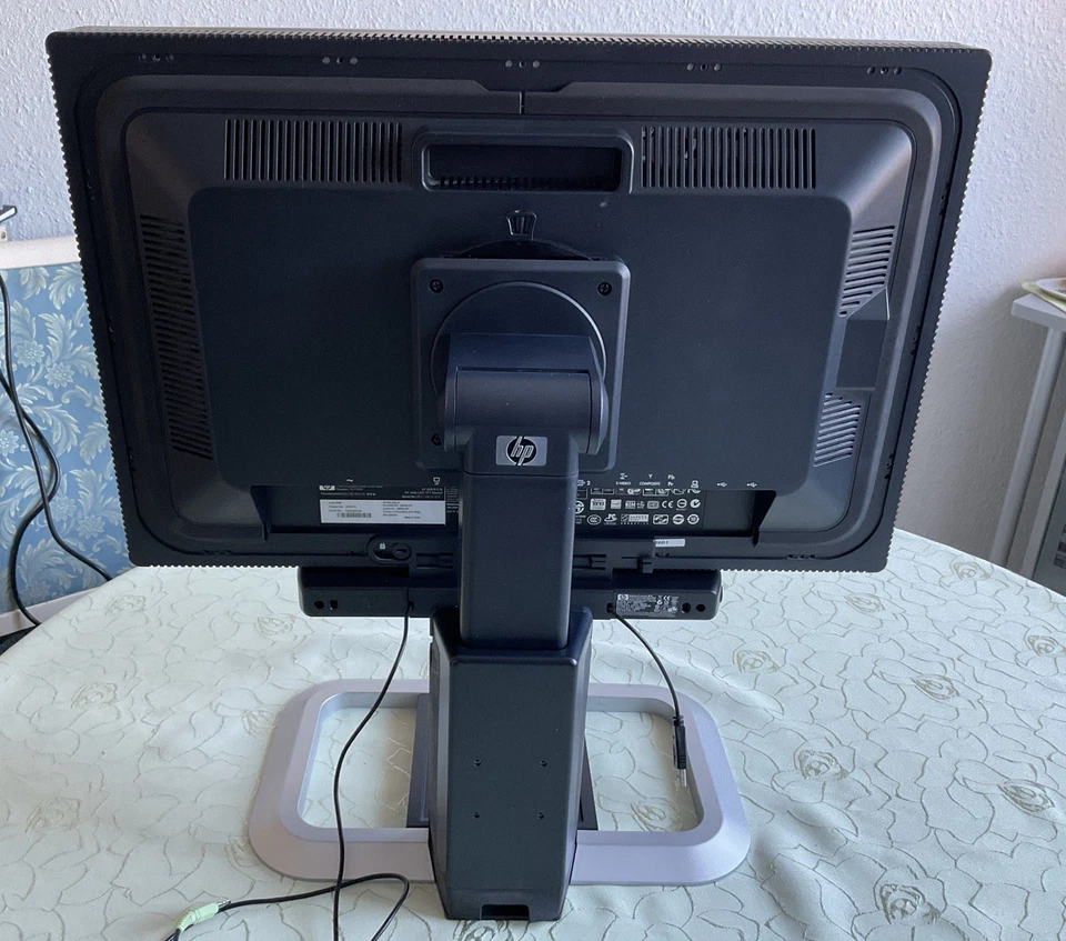 HP LP2475w Monitor 24 Zoll LCD S-IPS, 1920x1200 FullHD, DisplayPort HDMI DVI USB - Bild 4 von 4