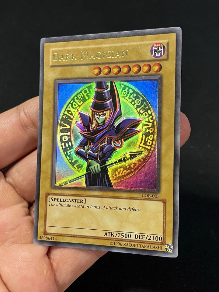 Yugioh Dark Magician LOB-005 Ultra Rare Unlimited LP Foil Shift Error - Image 3 of 4