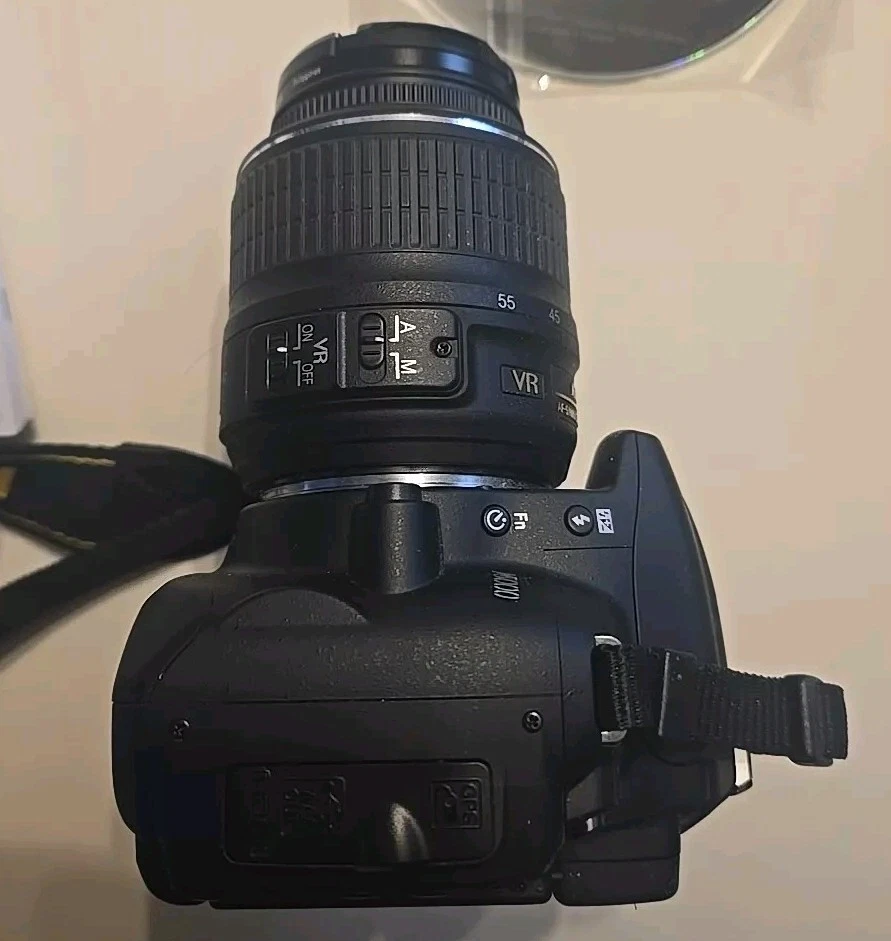 MINT LOT Nikon D5000 12.3MP Digital W/ SLR 18-55mm Lens extra Battery & Charger - Image 4 of 4