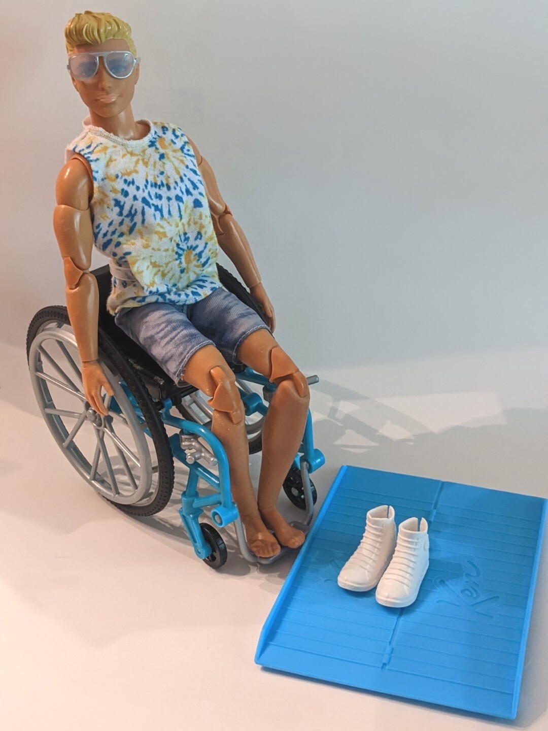 Mattel GWX93 Ken Poseable Doll  Wheelchair and Ramp Made To Move