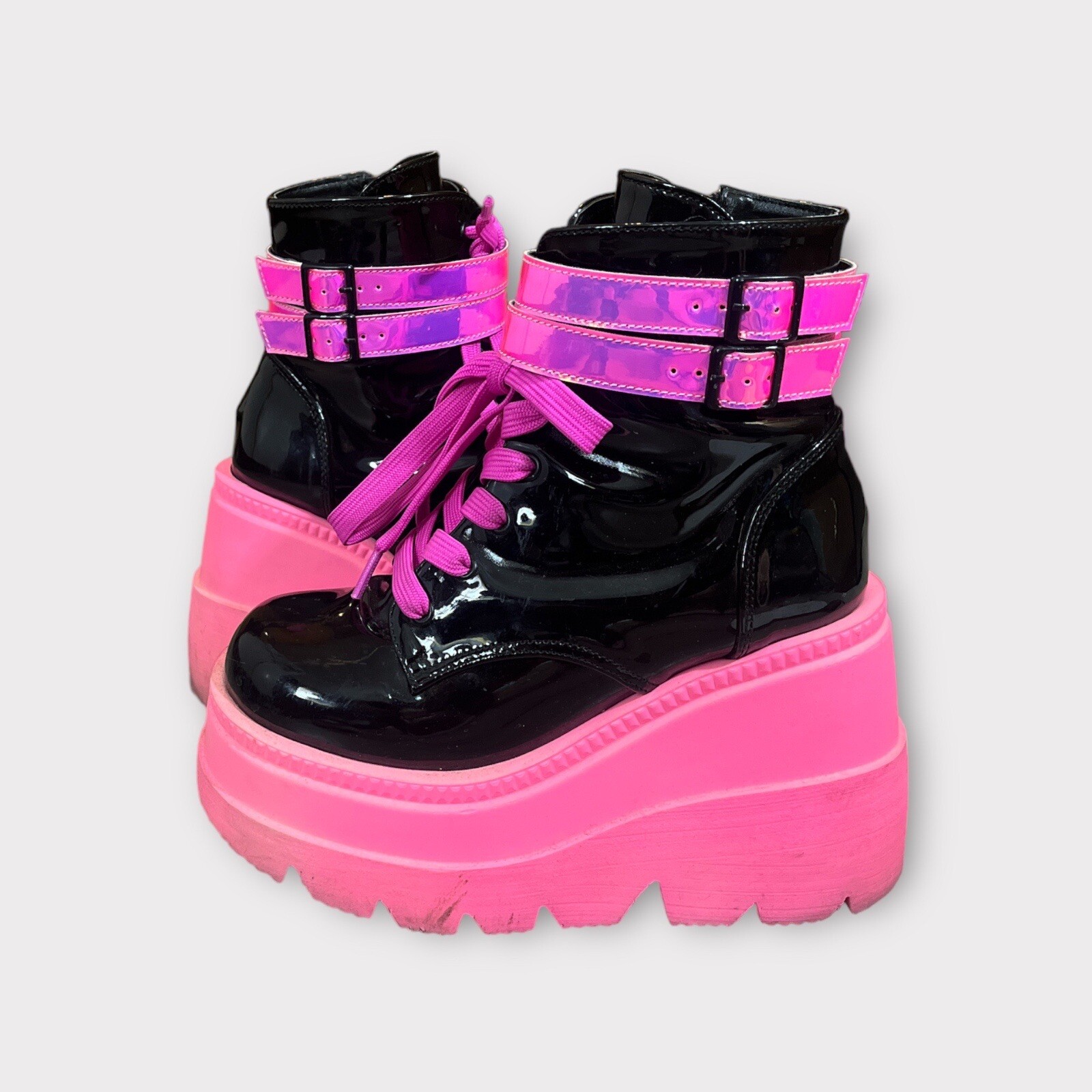Demonia SHAKER52 Black Patent UV Neon Pink Wedge Pla… Gem