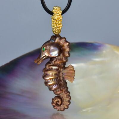 Seepferdchen Anhänger Geschnitzter Bronze Perlmutt Gold Vermeil Silber 10 G