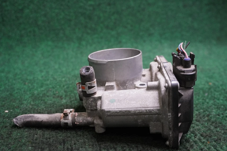 Корпус дроссельной заслонки 2010 TOYOTA PRIUS 1,8 л от оригинального производителя 2203037060 - Изображение 4 из 4