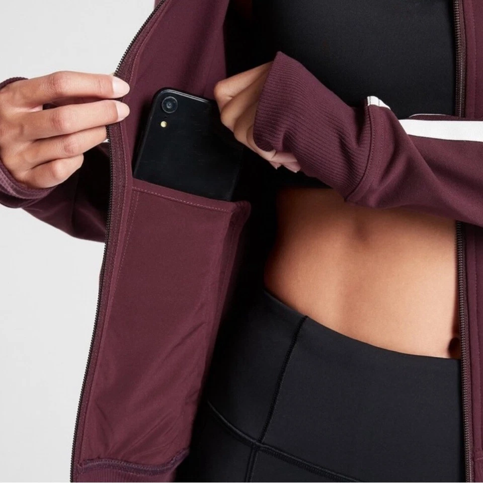 Chaqueta de Pista Athleta Circa en Borgoña con Rayas Blancas. Talla S Foto 4 de 4