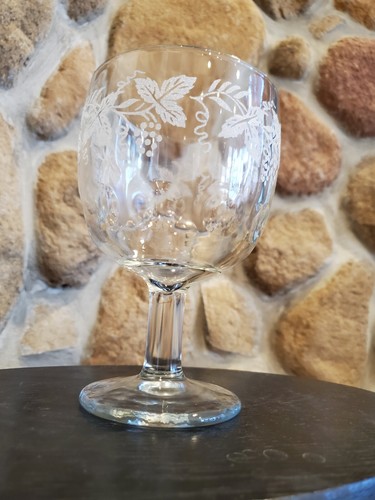 Vintage Glass Goblet wine glass with Etched Grape Vine Design 6" Tall - Picture 3 of 9