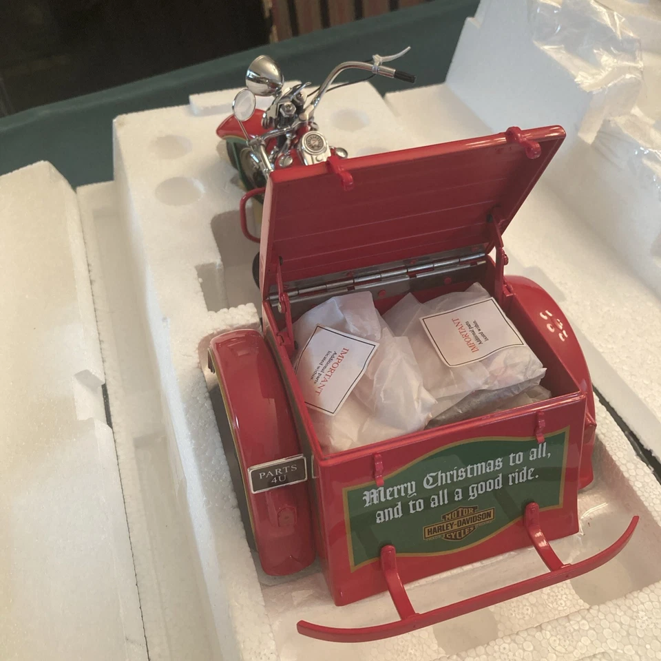 FRANKLIN MINT LIMITED EDITION 1947 HARLEY DAVIDSON SERVI-CAR 2004 CHRISTMAS BIKE - Image 3 of 4
