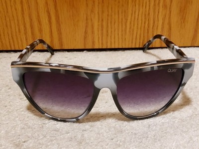 QUAY Australia Flight Risk 126 Gray Marbling Gold Accents Gray Gradient Lenses