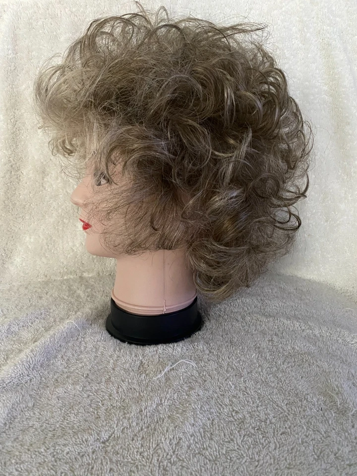 Pelucas Godiva's Secret "AVA" color topo esmerilado - tamaño promedio Foto 2 de 4