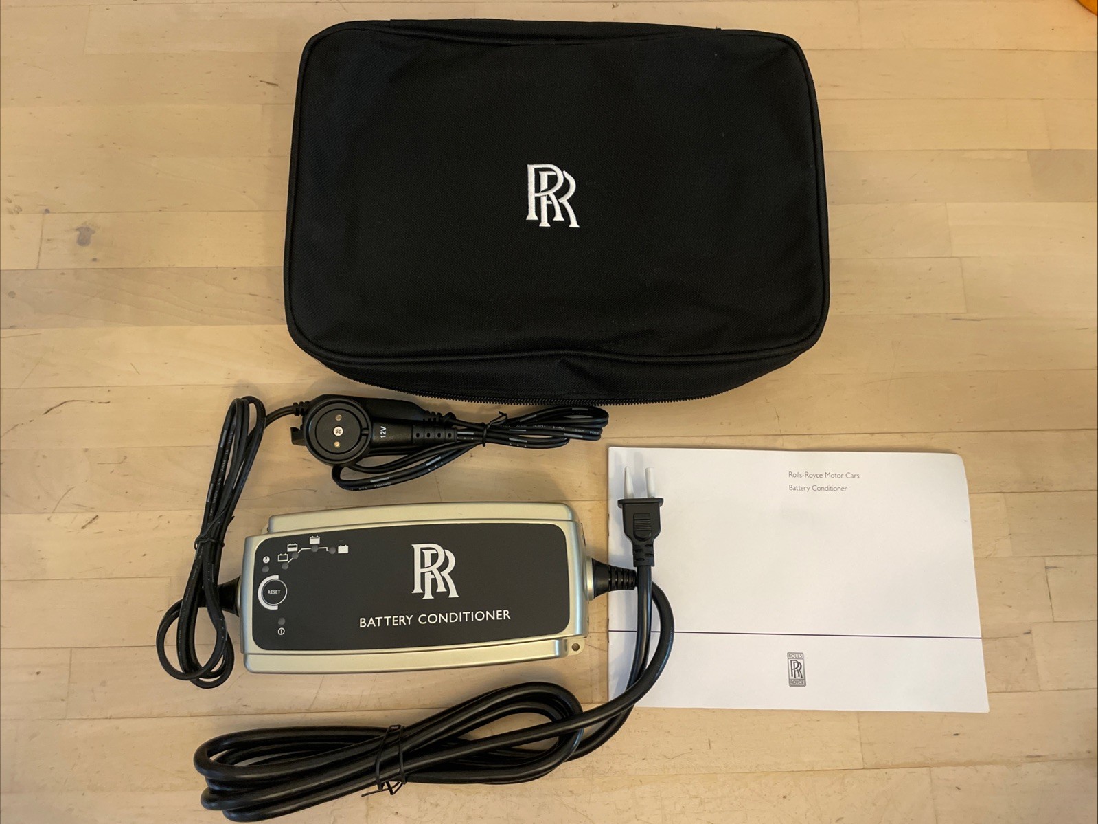 Rolls-Royce Wraith 1971-2010 Battery charger P/N 71102353902