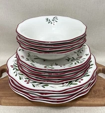 Set 4 Mistletoe Dinner Plates 4 Salad Plates 4 Bowls Better Homes Gardens