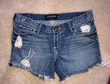 ABERCROMBIE A F DISTRESSED SHORT SHORTS GIRLS SIZE 14 MEDIUM/LIGHT WASH