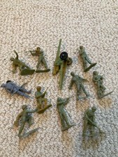 Louis Marx  Co Toy Soldiers Green WWII Figures