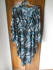 Shein curve dress size 4X black,teal,white leaf motif NEW