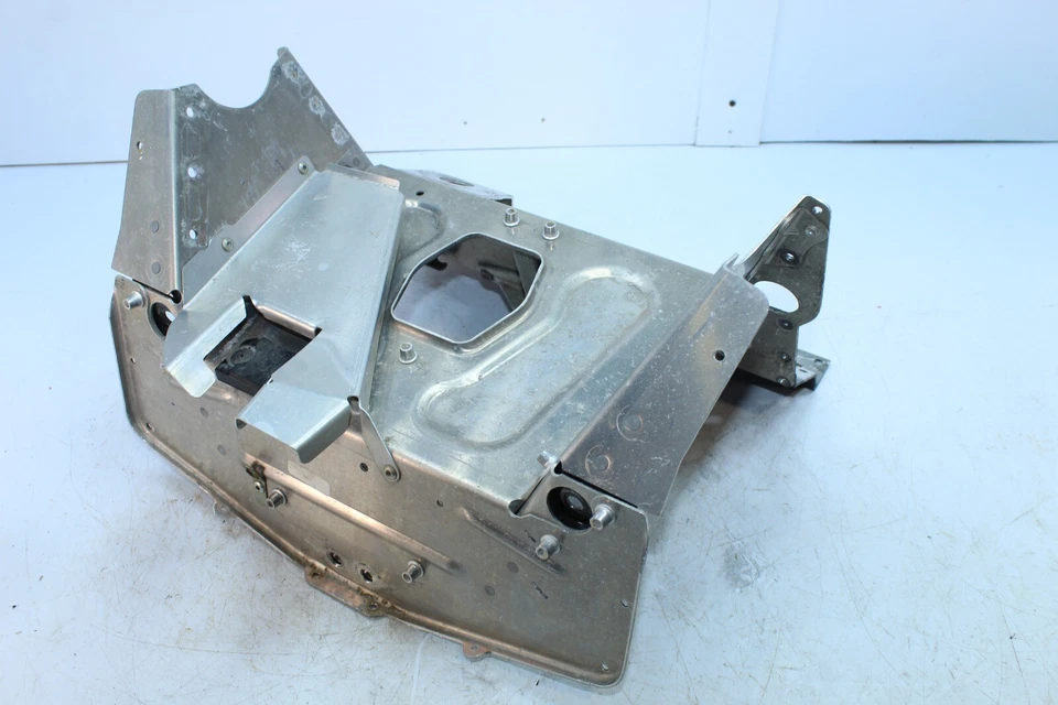 2011 SKI-DOO GRAND TOURING 1200 QUADRO FABRICANTE DE EQUIPAMENTO ORIGINAL MÓDULO CROSS MEMBER S 518328325 - Imagem 3 de 4