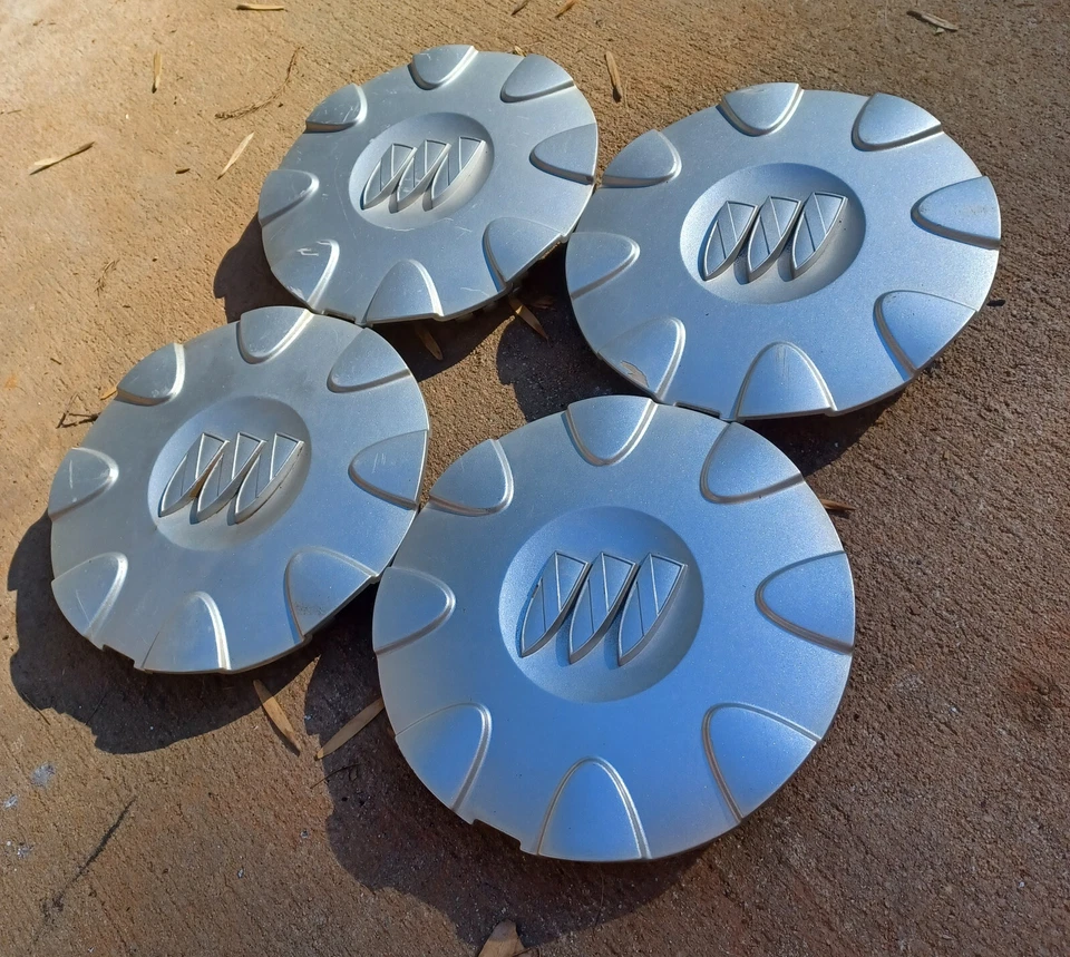 Buick LeSabre center cap set of 4, 2002-2005 part number 9594060 S6 - Image 2 of 3