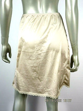 NO BRAND NO TAGS SZ S/M Nylon Light Beige Lace Trim Sleek Half Slip Underskirt