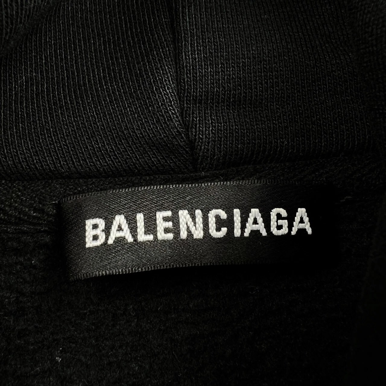 Felpa con cappuccio Balenciaga Mode nera e rossa