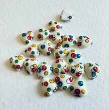 G45 Vintage Japan glass cabochons 10x9mm heart multi circles on white (16)
