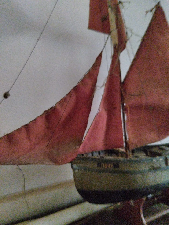 Maquette  de Bateau   Ancien Chalutier  de pêche en bois - Photo 4/4