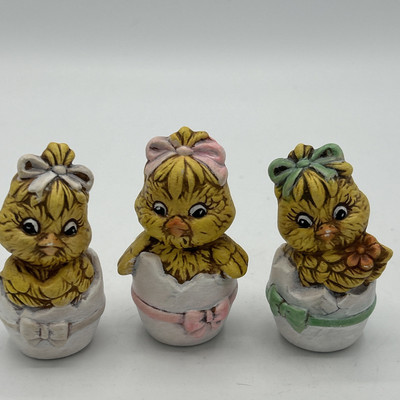 Lot of 3 Vintage Ceramic Easter Chicks Bows Cracked Eggs Painted Easter Read